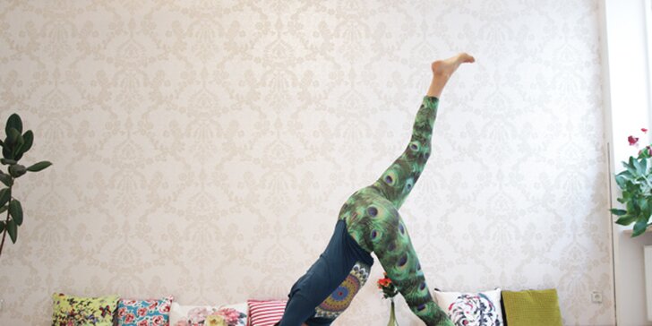 Online jógové rozcvičky v pohodlí domova: 7 videí pro každý den