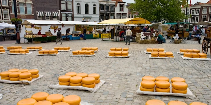 Amsterdam na 1 noc: prohlídka města, sýrový trh i výlet za větrnými mlýny