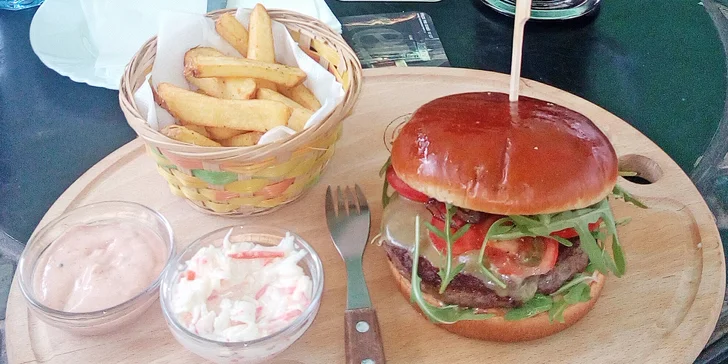 Burgery s šlechtěným hovězím: pochutnání pro jednoho, dva i celou rodinu jedlíků
