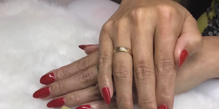 Manikúra a CND shellac