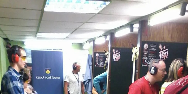 Vyzkoušíte si, jak se střílí z pistole (např. Glock, Browning, Beretta), revolveru (Luger), z pumpovací brokovnice, pušky nebo revolverové karabiny.
