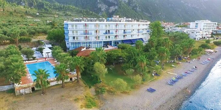 Řecko: 9 nocí v hotelu s polopenzí přímo na pláži v klidné jižní části letoviska