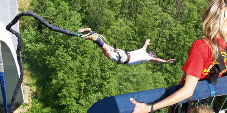 Vyskákané léto: extrémní bungee jumping z nejvyššího mostu v České republice