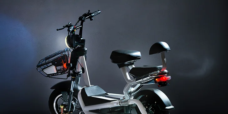 Rezervační poplatek na elektromoped Bajk: rychlé a úsporné vozítko pro dvě osoby
