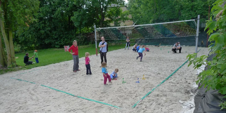 2 hod. či celý den ve výšinách: rodinný vstup na lezeckou stěnu vč. vybavení