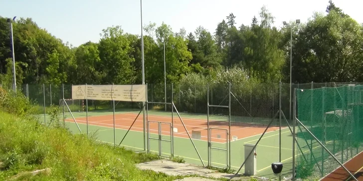 Kousek od hotelu je sportovní areál s adventure golfem.