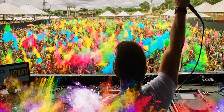HOLI Open Air Festival: Zažijte šílenství barev v centru Prahy na 11hodinové párty