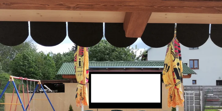 Užijte si retro film v domáckém letním minikině s alko/nealko nápojem v ruce