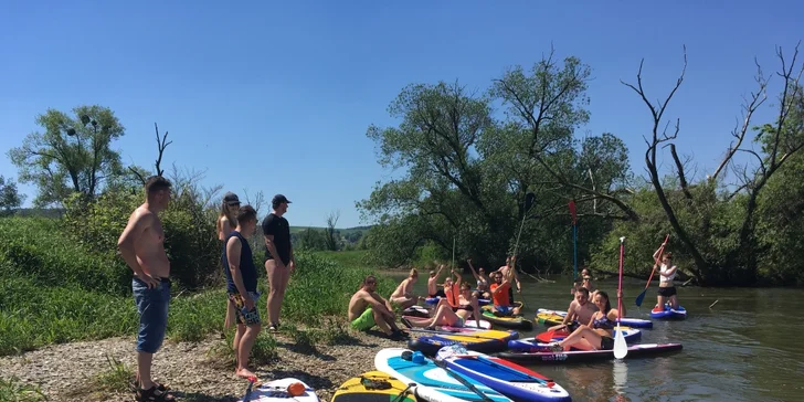 Vodní dobrodružství: Sjíždění řeky na paddleboardu