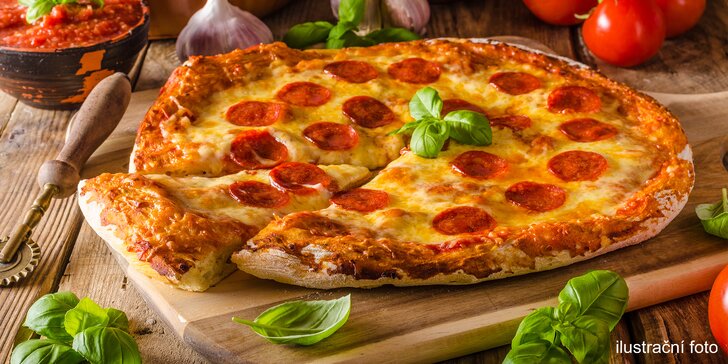 Speciální pizza o průměru 45 cm: Margarita, šunková nebo sýrová