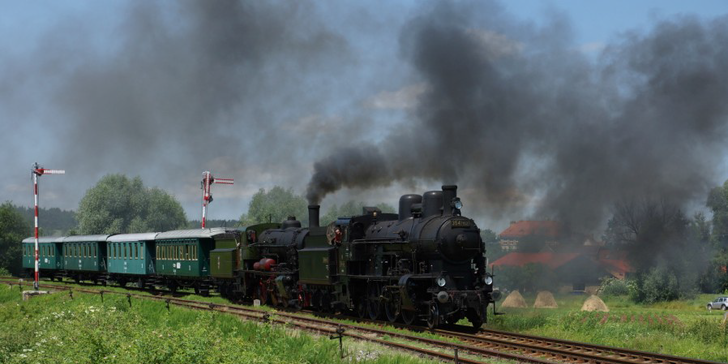 Na výlet stoletou parní lokomotivou s historickými vozy: z Prahy i dalších míst