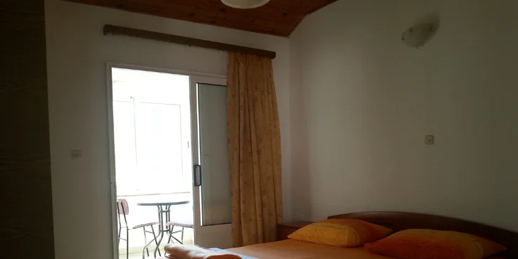 Léto na Makarské riviéře: Týden ve vybaveném apartmánu cca 100 m od pláže
