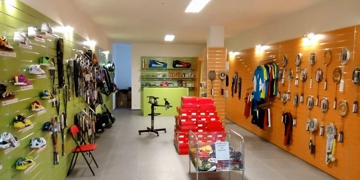 Expresní přepletení rakety na squash, tenis nebo badminton v servisu Oliver