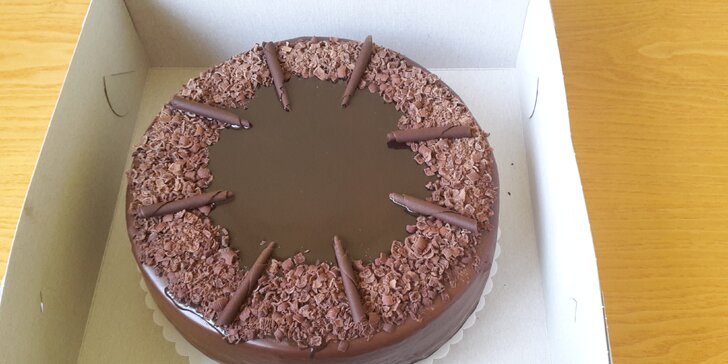 Luxusní čokoládový dort ze Snack & Rolls: 1400 gramů a až 12 lahodných porcí
