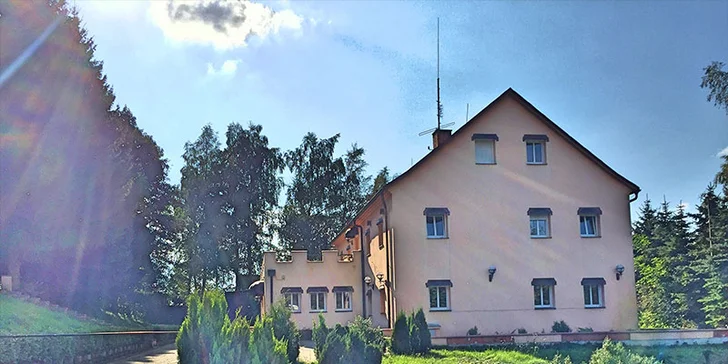 Aktivní odpočinek na Lipně: polopenze, hodinka v bazénu i možnost wellness
