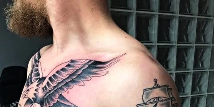 Nové černobílé nebo barevné tetování od šikovného tatéra