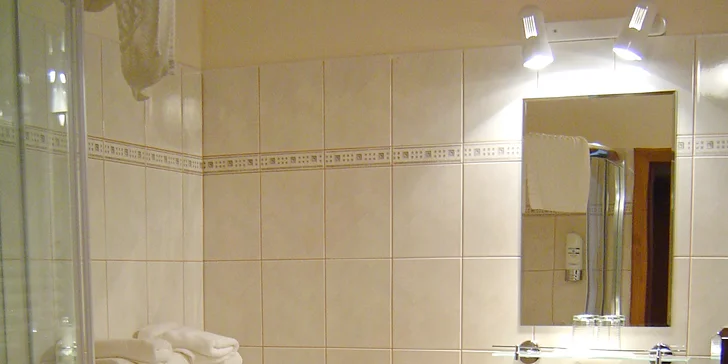 Pobyt s kouzlem minulosti: Zámek či Mlýn Mostov s polopenzí, wellness i masáží
