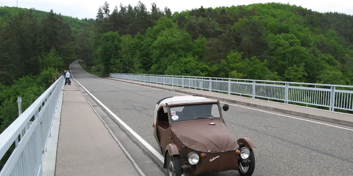 Vyrazte na výlet snů jako spolujezdec v legendární tříkolce Velorex 350