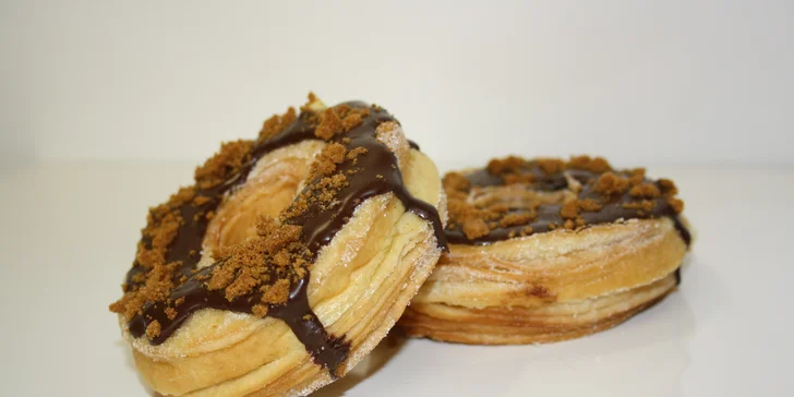 Tohle jste ještě nejedli: 1 crodonut s domácí limonádou nebo krabice se 4 kusy