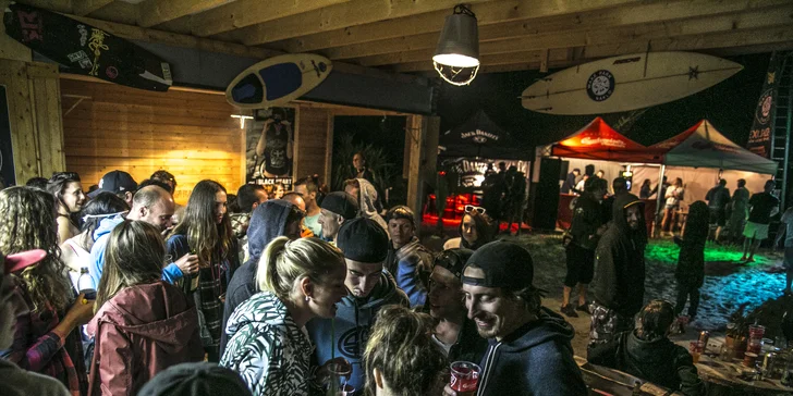 Hodinový pronájem beachvolejbalového kurtu ve Wake Parku Náklo