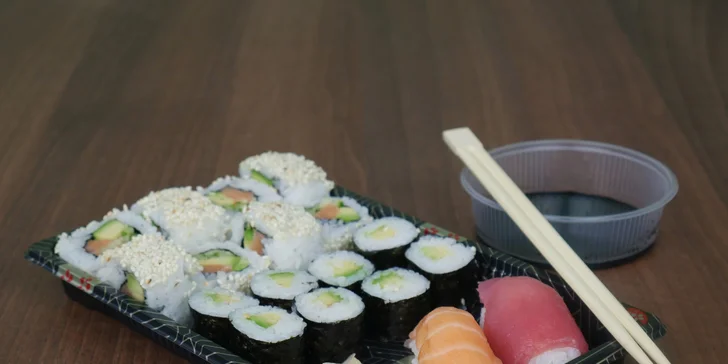 Asie do vašeho obýváku: rozvoz kvalitního sushi z moderního bistra Guty