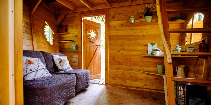 Posed je mezonetový a skladá sa z vnútornej časti s rozmermi 7,5 m², kde sú 2 rozkladacie kreslá...