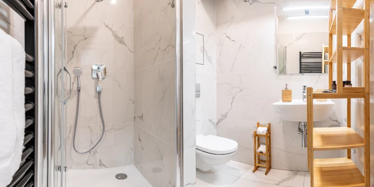 V nadstandardně vybavených apartmánech najdete všechno, co můžete k příjemnému odpočinku potřebovat.