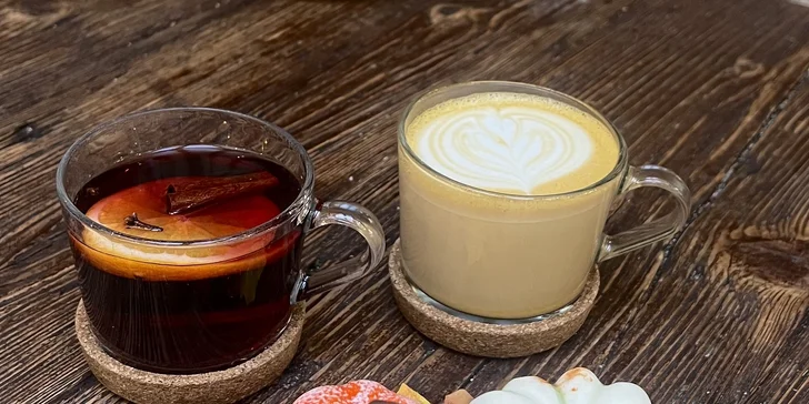Na výběr je svařené víno nebo pumpkin spice latté, obojí vám připraví k odnosu s sebou.