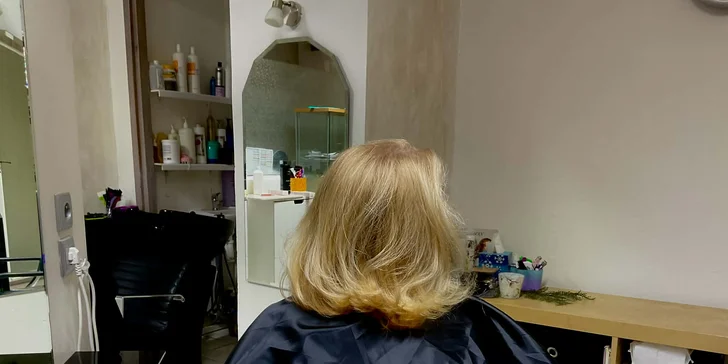 Vaše vlasy čeká mytí, regenerační maska, foukaná a finální styling.