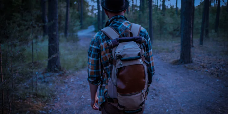 Noční úniková outdoor hra pro 2–6 hráčů: únosci vás vysadí na neznámém místě a vy dojděte do cíle