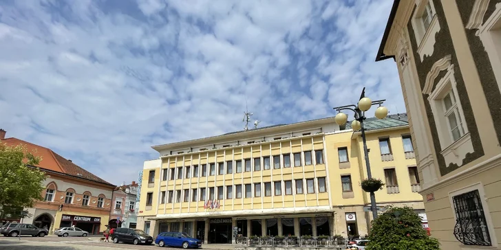 Parkování u hotelu je zpoplatněné (100 Kč/noc). 