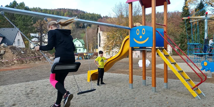 Lázeňský areál má krásný relaxační park i dostatečné vlastní prostory na parkování.