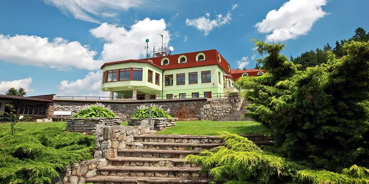 Náchodsko jako na dlani: Wellness, polopenze i minigolf v hotelu s výhledem