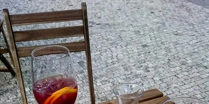 Letní siesta: dvě osvěžující sangrie nebo permanentka na deset drinků