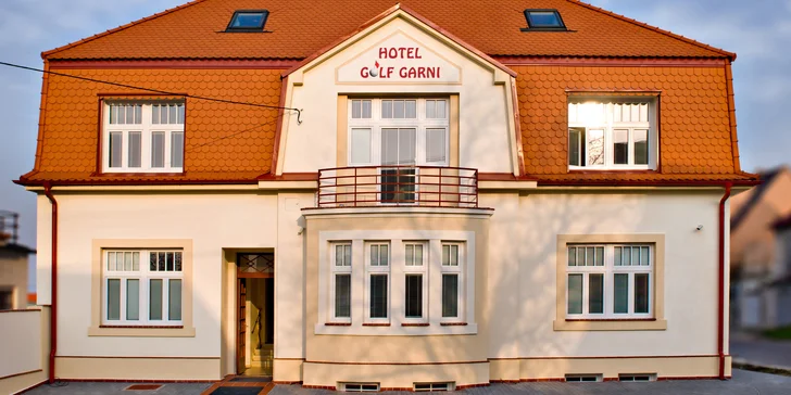 U hotelu je parkoviště hlídané kamerovým systémem, takže tu bez obav a problémů zaparkujete.