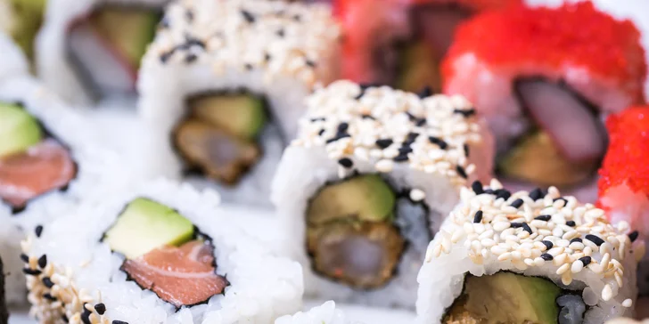 Láska na první sousto: Famózní sushi sety v designové restauraci v srdci města