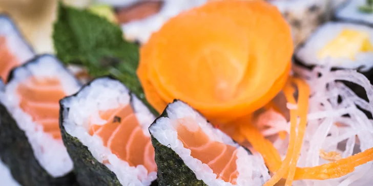 Láska na první sousto: Famózní sushi sety v designové restauraci v srdci města