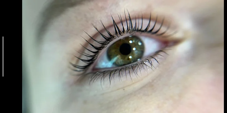 Zvolit můžete i variantu s lash liftingem. 