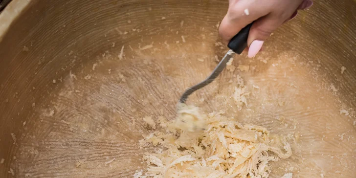 Luxusní italské menu vč. špaget připravených v bochníku pravého parmezánu