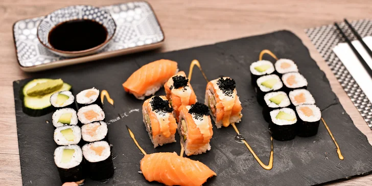 Sushi sety s 22 nebo 30 kousky: maki, nigiri a tokyo roll s kaviárem