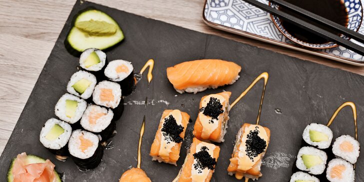 Sushi sety s 22 nebo 30 kousky: maki, nigiri a tokyo roll s kaviárem