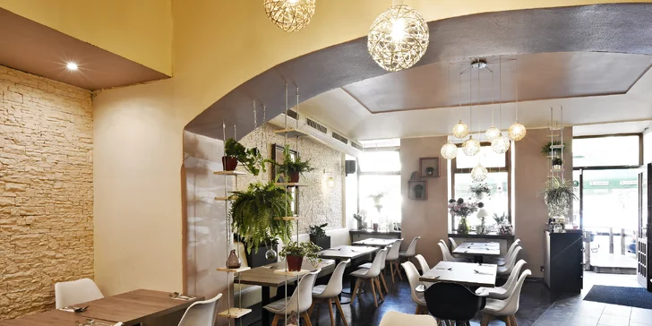Hodujte jako Asiaté: Tradiční miso polévka, sushi a dezert pro dva