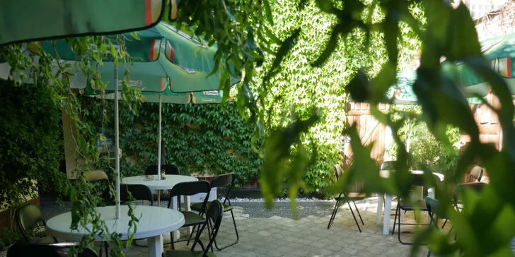 Talíř plný indických dobrot pro 2 osoby - kuře Tandoori a vegetariánská samosa