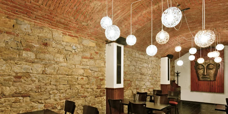 Hodujte jako Asiaté: Tradiční miso polévka, sushi a dezert pro dva