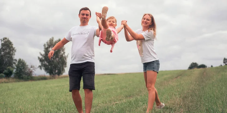 Kateřina Tomanová vás ráda uvítá v ateliéru, případně pomůže vybrat sympatické místo v Havířově i okolí, pokud byste raději pózovali venku.