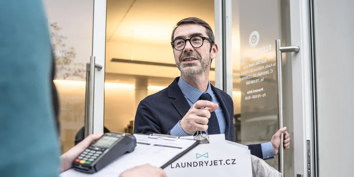 Online služba čištění oblečení s dopravou po Praze zdarma