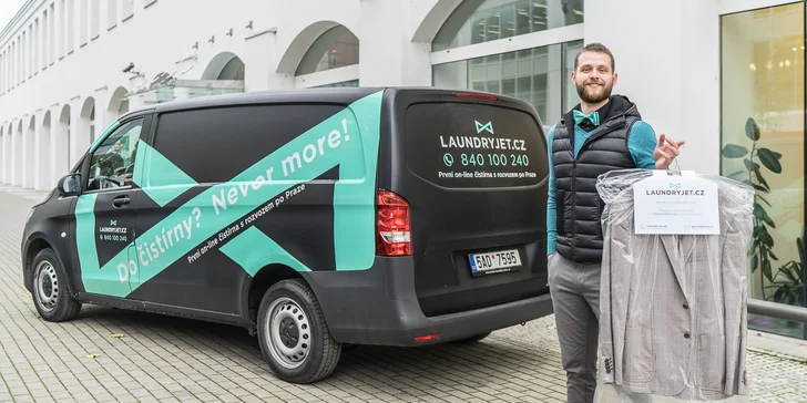 Online služba čištění oblečení s dopravou po Praze zdarma