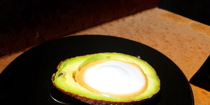 Hipsterský hit z Austrálie: avospresso macchiato – káva servírovaná v avokádu