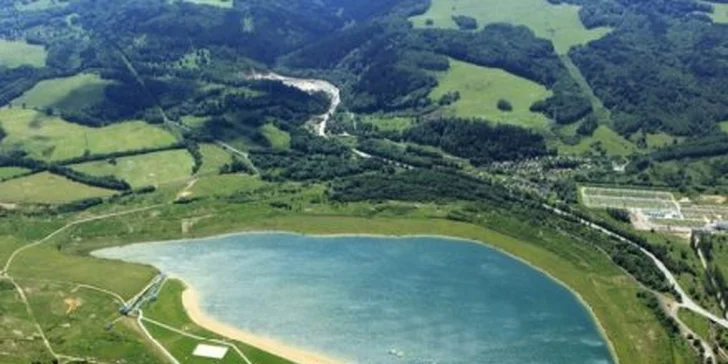 199 Kč za jednodenní pobyt u Sokolovského moře pro DVĚ osoby. Spousta atrakcí, šlapadlo, minigolf a poukázka na občerstvení s 51% slevou.