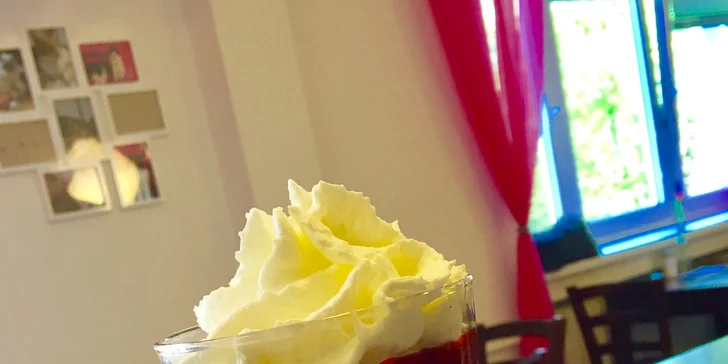 Kočičí kavárna: Káva nebo domácí limonáda a dezert v prima společnosti